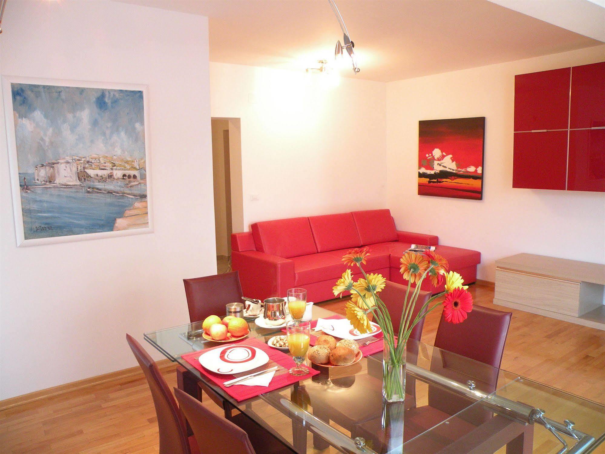 Rosa Apartment